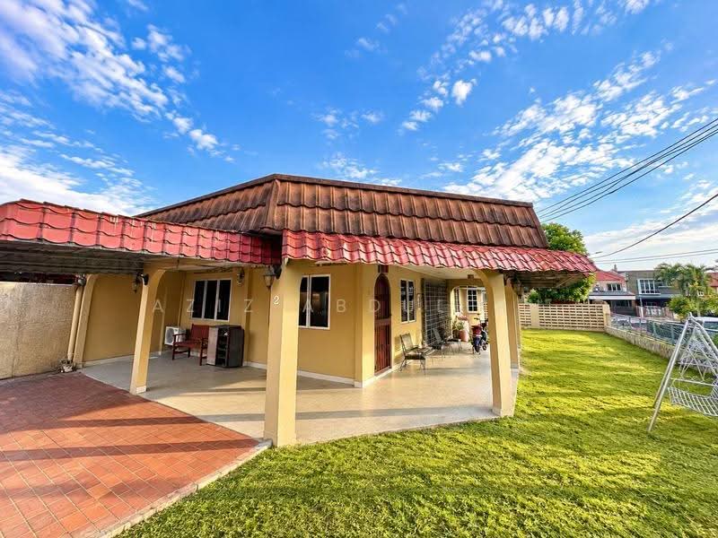 Rumah Teres 1-Tingkat untuk Dijual di Kelana Jaya (Petaling Jaya) - Aziz Abdullah - Exterior - PropertyGuru.com.my