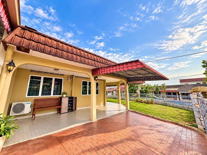 Rumah Teres 1-Tingkat untuk Dijual di Kelana Jaya (Petaling Jaya) - Aziz Abdullah - Exterior - PropertyGuru.com.my