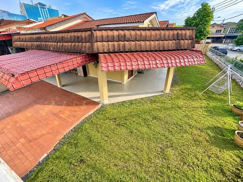 Rumah Teres 1-Tingkat untuk Dijual di Kelana Jaya (Petaling Jaya) - Aziz Abdullah - Exterior - PropertyGuru.com.my