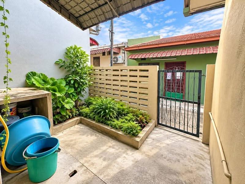 Rumah Teres 1-Tingkat untuk Dijual di Kelana Jaya (Petaling Jaya) - Aziz Abdullah - Exterior - PropertyGuru.com.my