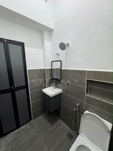 1-storey Terraced House for Sale in Taman Sentosa (Klang) - Hazeman Omar - Bathroom - PropertyGuru.com.my