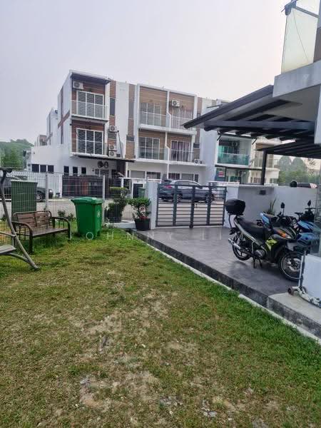 3-storey Terraced House for Sale in PJS 3, Taman Sri Manja (Petaling Jaya) - Johnny Lim - Exterior - PropertyGuru.com.my