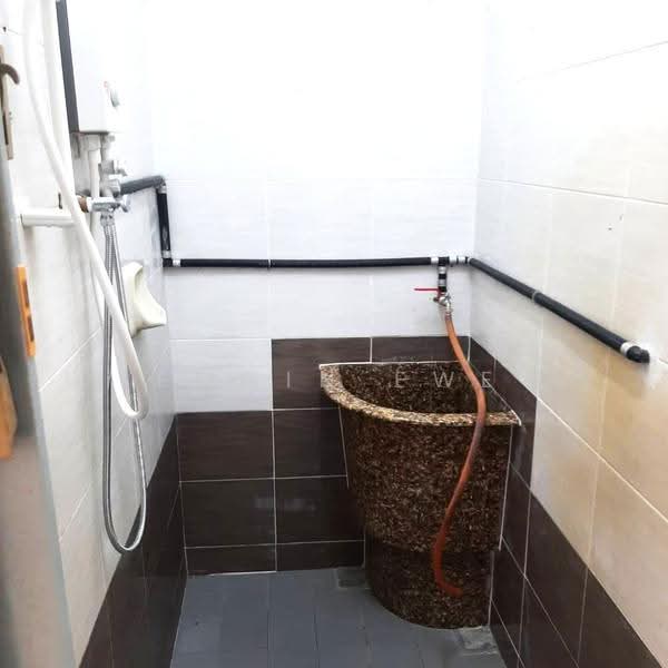 Flat for Rent at Taman Lip Sin Block 1, 3 & 5 - Edwin Ewe - Bathroom - PropertyGuru.com.my