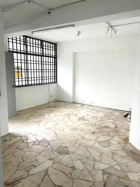 Rumah Flat untuk Disewa di Taman Lip Sin Block 1, 3 & 5 - Edwin Ewe - Living Room - PropertyGuru.com.my