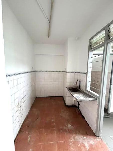 Rumah Flat untuk Disewa di Taman Lip Sin Block 1, 3 & 5 - Edwin Ewe - Kitchen - PropertyGuru.com.my