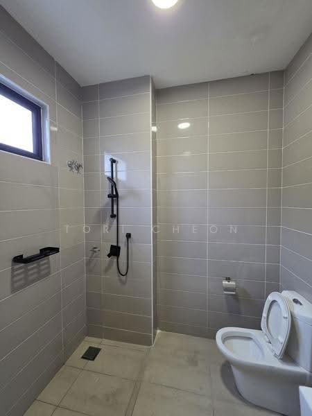 Semi-Detached House for Rent in Setia Tropika (Johor Bahru) - Tori Cheon - Bathroom - PropertyGuru.com.my