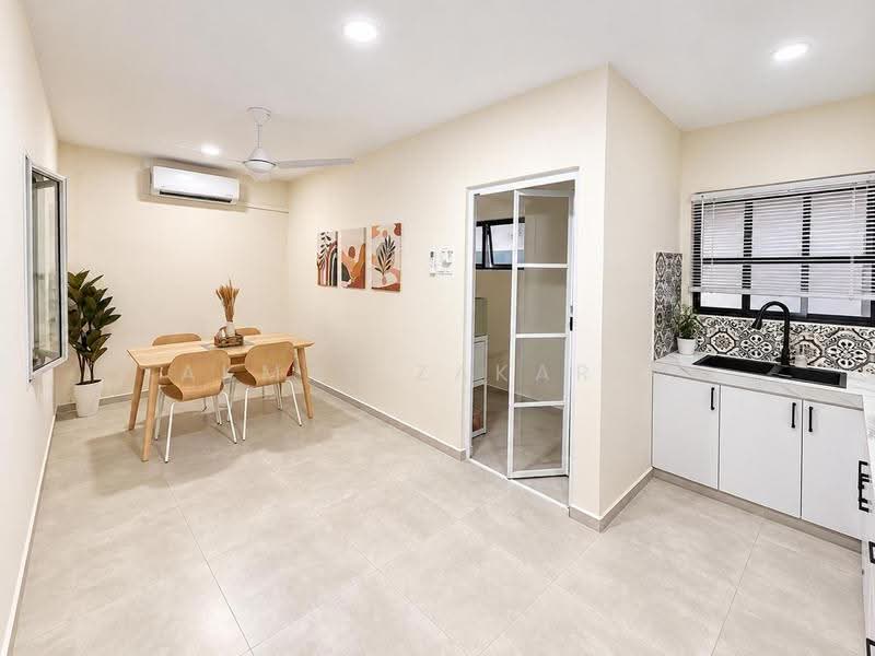 Rumah Teres 2-Tingkat untuk Dijual di Dengkil (Selangor) - Akmal Zakaria - Dining Room - PropertyGuru.com.my