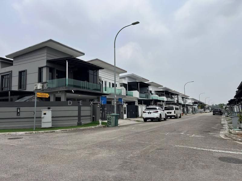 Rumah Teres 2-Tingkat untuk Dijual di Taman Bestari Indah (Ulu Tiram) - Dexter Lim - Exterior - PropertyGuru.com.my