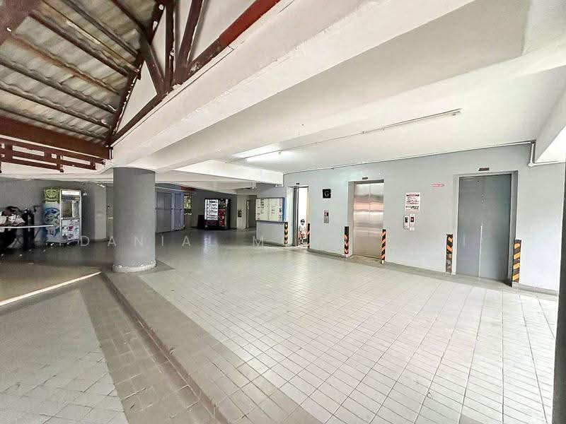 Apartment for Rent at Desa View Towers - Danial Mohd Zaki - Corridor - PropertyGuru.com.my