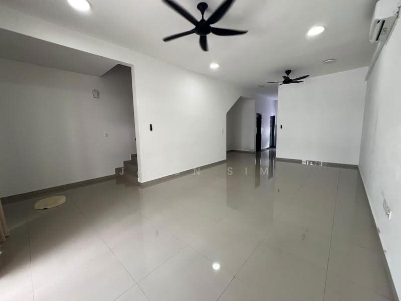 Rumah Teres 2-Tingkat untuk Dijual di Bandar Dato Onn (Tebrau) - Jason Sim - Living Room - PropertyGuru.com.my