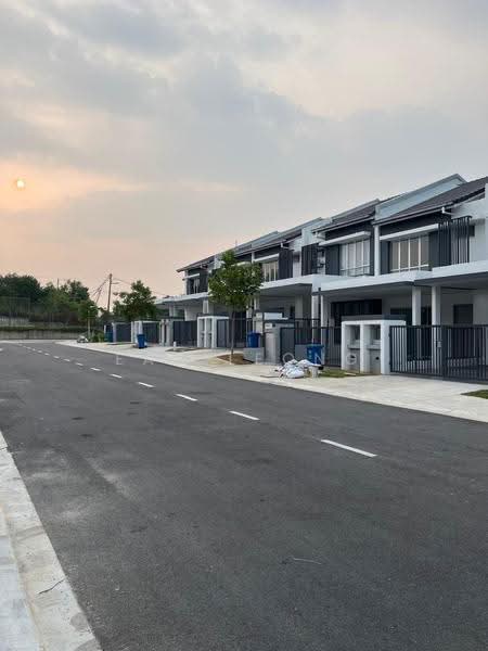 2-storey Terraced House for Rent in Amverton Hills (Sungai Buloh) - Ean Leong - Exterior - PropertyGuru.com.my