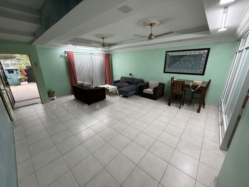Rumah Teres 2-Tingkat untuk Dijual di Taman Sri Bangi 1 (Bangi) - Natira Sulaiman - Living Room - PropertyGuru.com.my