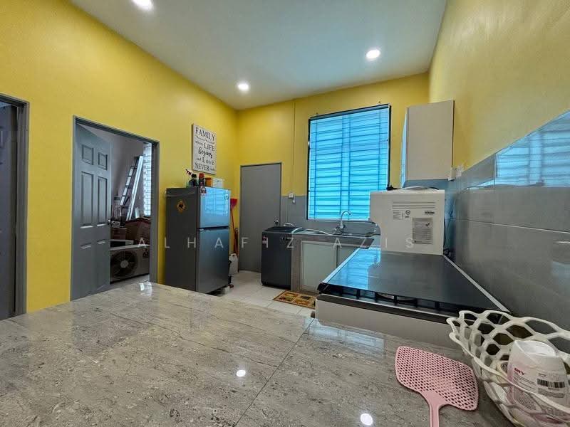 Rumah Teres 1-Tingkat untuk Dijual di Taman Cempaka Selatan (Muar) - ALHAFIZ AZIS - Kitchen - PropertyGuru.com.my