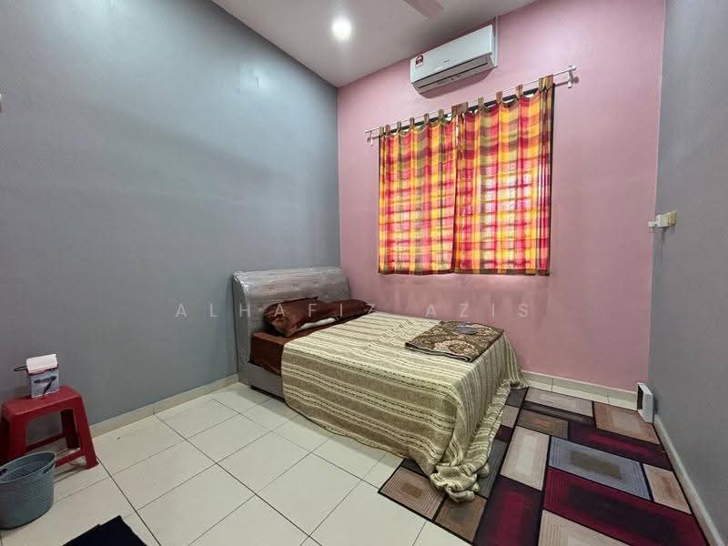 Rumah Teres 1-Tingkat untuk Dijual di Taman Cempaka Selatan (Muar) - ALHAFIZ AZIS - Bedroom - PropertyGuru.com.my