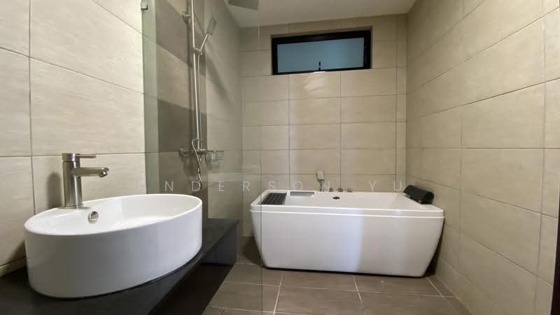 Kediaman Servis untuk Disewa di Molek Regency - Anderson Yu - Bathroom - PropertyGuru.com.my