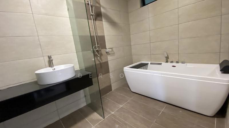 Kediaman Servis untuk Disewa di Molek Regency - Anderson Yu - Bathroom - PropertyGuru.com.my