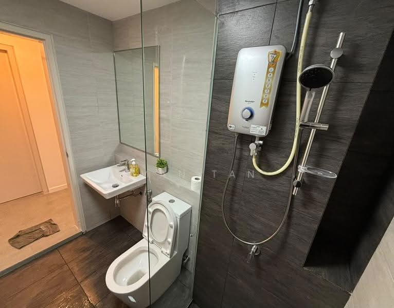 Kediaman Servis untuk Dijual di Aurora Subang Jaya - Ivan Tan - Bathroom - PropertyGuru.com.my