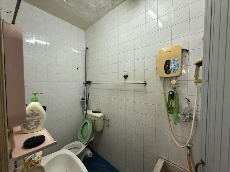 1-storey Terraced House for Sale in Taman Bukit Teratai (Ampang) - Tony YY - Bathroom - PropertyGuru.com.my
