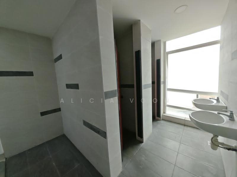 Semi-D Factory for Sale in Ulu Tiram (Johor) - Alicia Voon - Bathroom - PropertyGuru.com.my