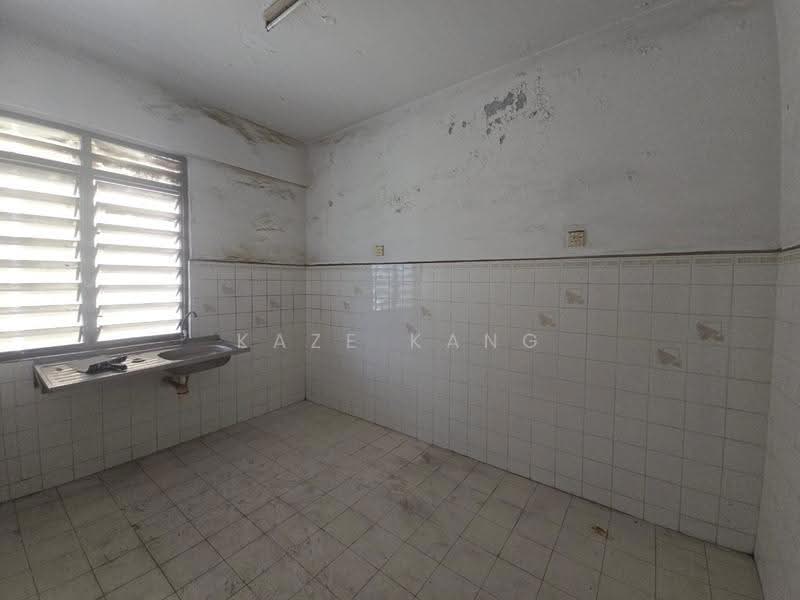 Apartment for Sale at Lavinia Apartments - Kaze Kang - Kitchen - PropertyGuru.com.my