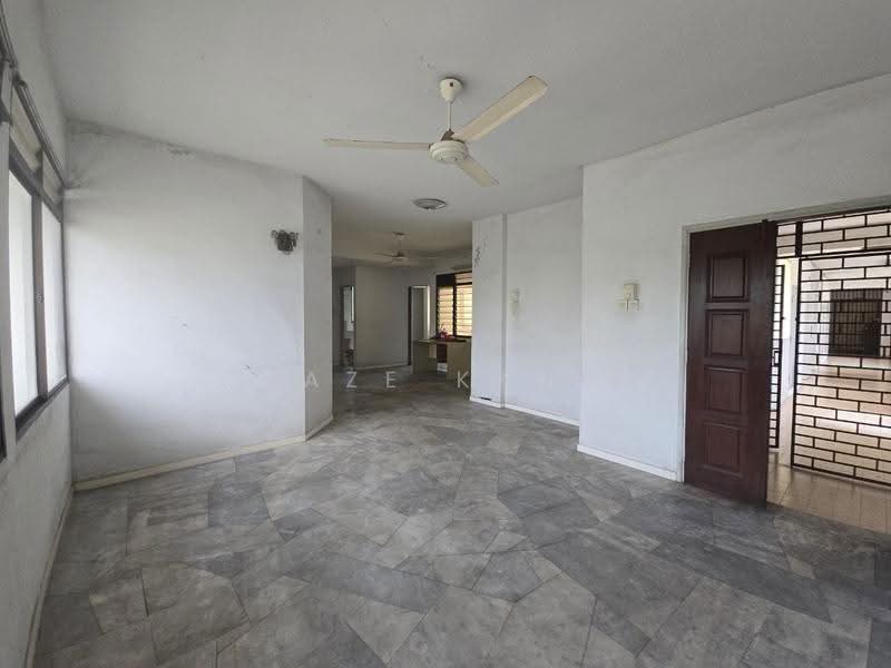 Apartment for Sale at Lavinia Apartments - Kaze Kang - Living Room - PropertyGuru.com.my