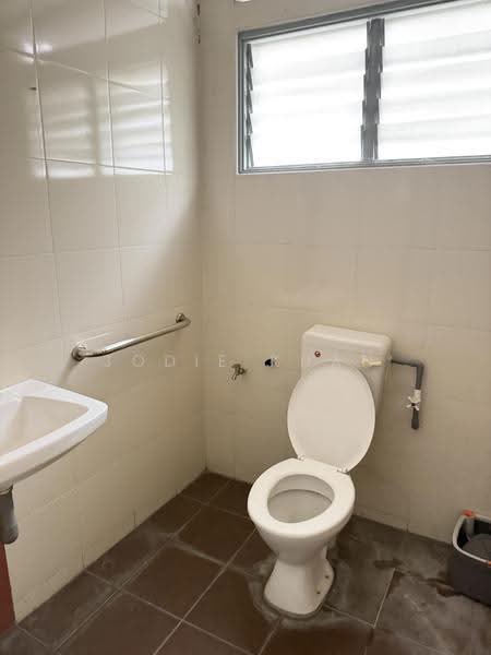 Kedai / Pejabat untuk Disewa di Batu Gajah (Perak) - Jodie Kuan - Bathroom - PropertyGuru.com.my