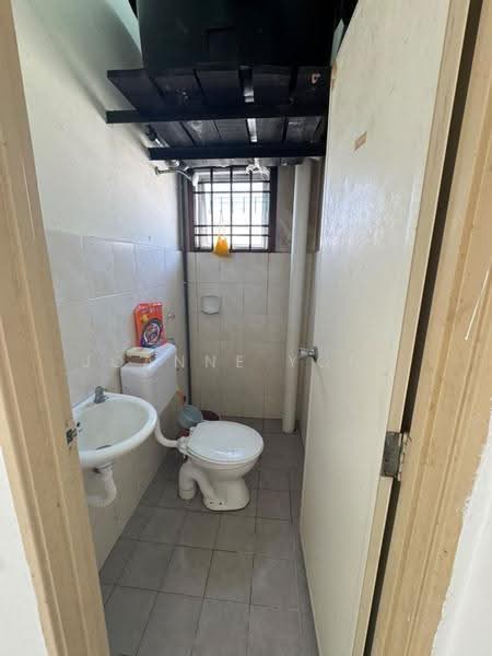 Pangsapuri untuk Dijual di Seri Mengkuang - JOANNE YONG - Bathroom - PropertyGuru.com.my