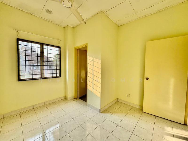 Rumah Teres 2-Tingkat untuk Dijual di Taman Bukit Subang (Shah Alam) - Nur Alia Omar - Interior - PropertyGuru.com.my