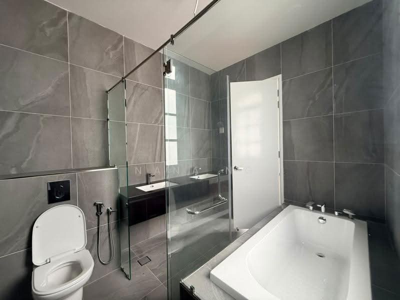 Cluster House for Sale in Taman Ekoflora (Johor Bahru) - Nana Ng - Bathroom - PropertyGuru.com.my