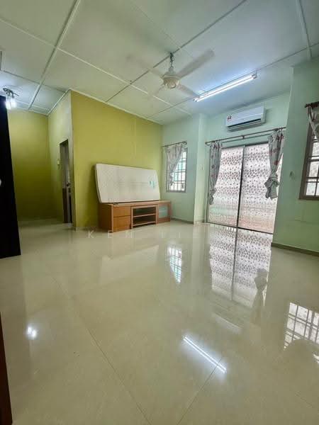 Rumah Teres 2-Tingkat untuk Disewa di Bandar Putra Kulai (Kulai) - Ken Liew - Living Room - PropertyGuru.com.my