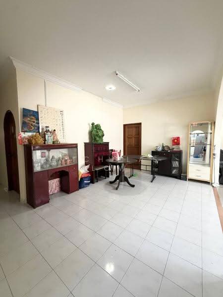 Rumah Berkembar untuk Disewa di Taman Johor (Tampoi) - Nicholas Low - Living Room - PropertyGuru.com.my