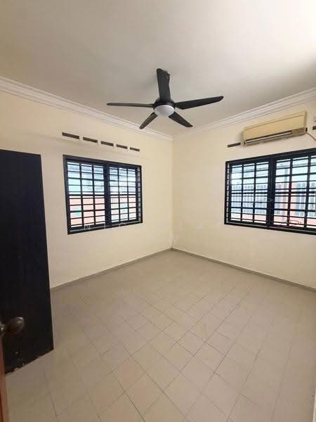 Rumah Berkembar untuk Disewa di Taman Johor (Tampoi) - Nicholas Low - Living Room - PropertyGuru.com.my