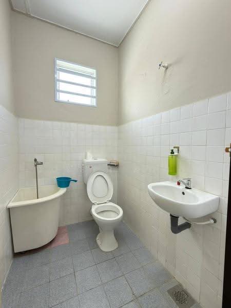 Rumah Teres 2-Tingkat untuk Disewa di Bercham (Ipoh) - Joseph Wong - Bathroom - PropertyGuru.com.my
