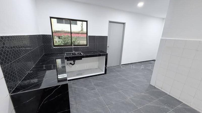 2-storey Terraced House for Sale in Taman Universiti (Skudai) - Lik Xuan Chai - Kitchen - PropertyGuru.com.my