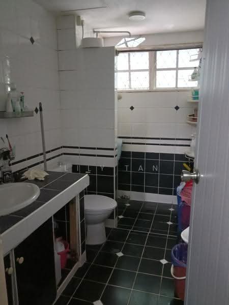 Rumah Teres 3-Tingkat untuk Dijual di Taman Suria Jaya (Cheras) - Lily Tan - Bathroom - PropertyGuru.com.my