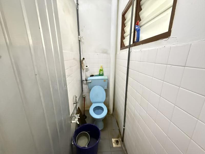 Rumah Teres 1-Tingkat untuk Dijual di Taman Muzaffar Shah (Bukit Katil) - Ramona Tan - Bathroom - PropertyGuru.com.my