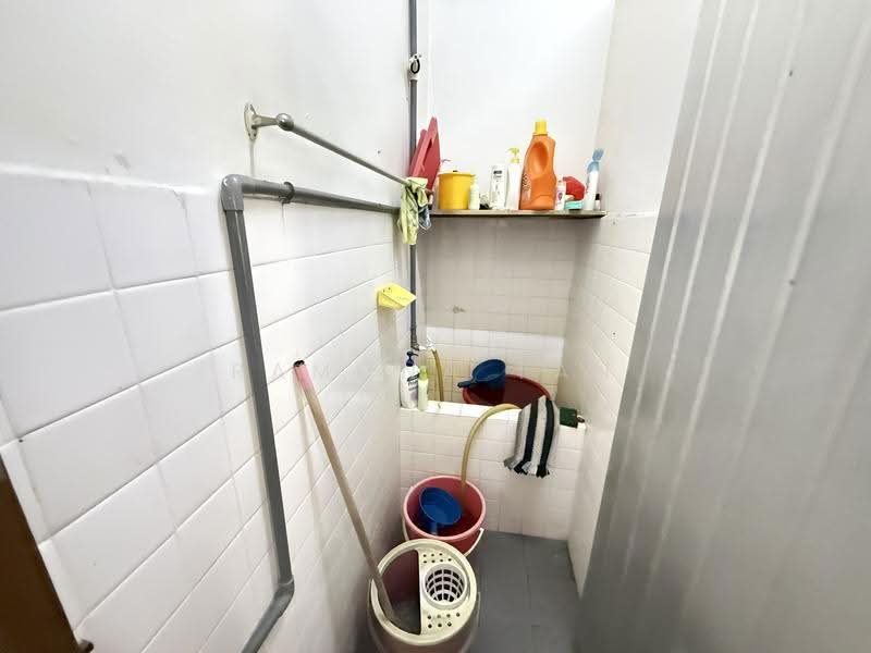 Rumah Teres 1-Tingkat untuk Dijual di Taman Muzaffar Shah (Bukit Katil) - Ramona Tan - Bathroom - PropertyGuru.com.my