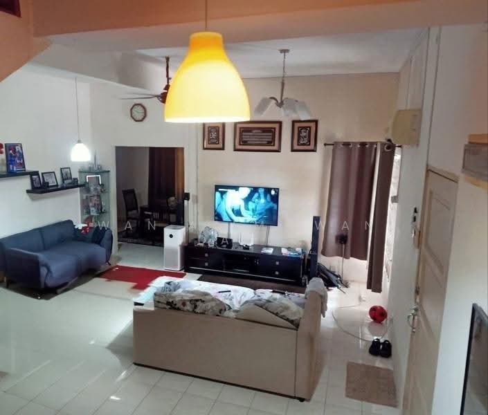 Rumah Kluster untuk Dijual di Bandar Bukit Mahkota (Bangi) - Wan Azemi Wan Daud - Living Room - PropertyGuru.com.my