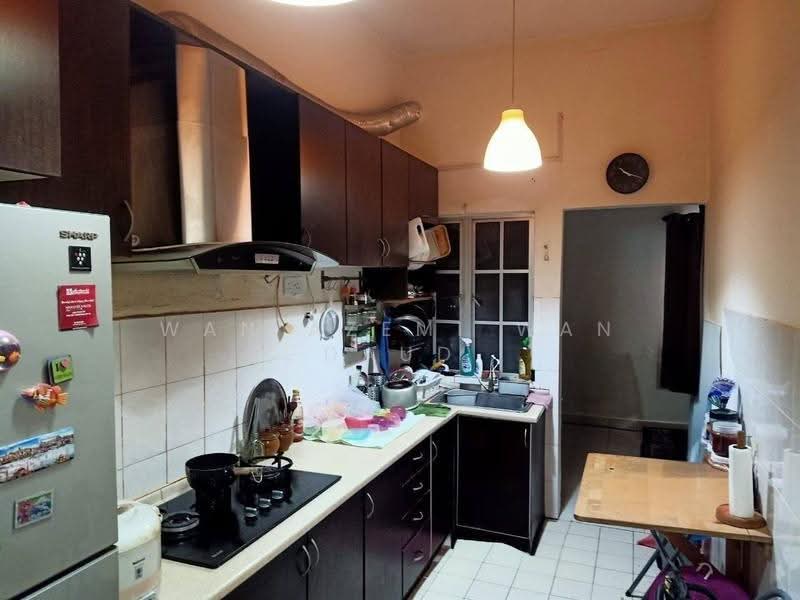 Rumah Kluster untuk Dijual di Bandar Bukit Mahkota (Bangi) - Wan Azemi Wan Daud - Kitchen - PropertyGuru.com.my