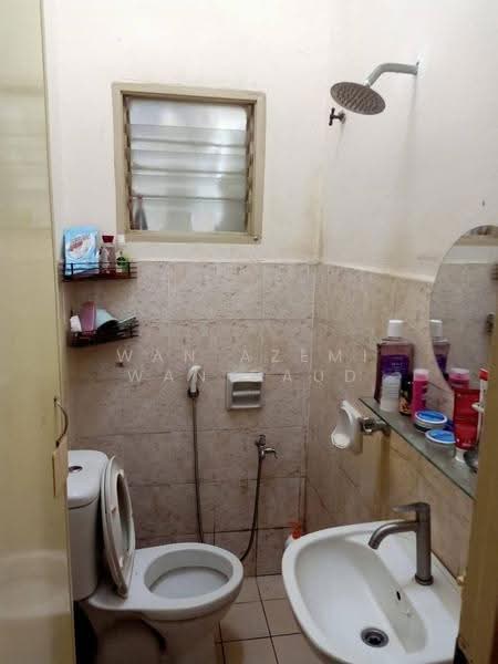 Rumah Kluster untuk Dijual di Bandar Bukit Mahkota (Bangi) - Wan Azemi Wan Daud - Bathroom - PropertyGuru.com.my