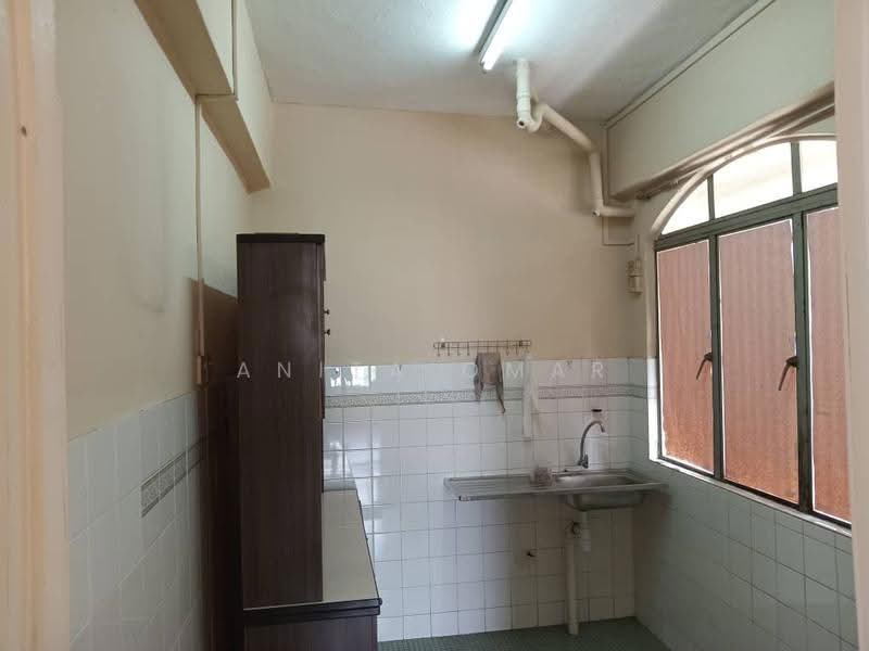 Apartment for Rent at Apartmen Kampung Tunku - Anita Omar - Kitchen - PropertyGuru.com.my