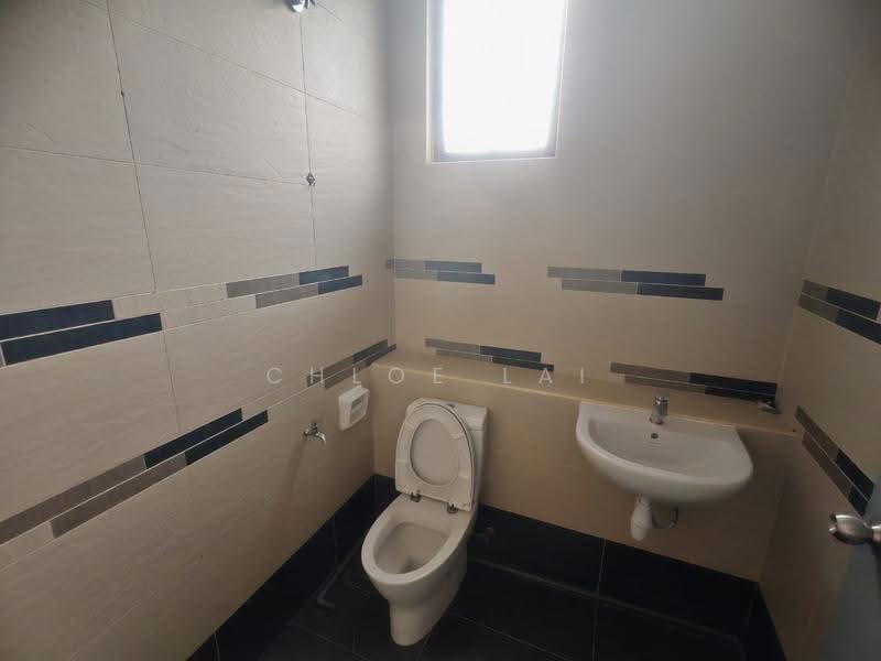 Kilang untuk Disewa di Eco Business Park 1 (Johor Bahru) - Chloe Lai - Bathroom - PropertyGuru.com.my