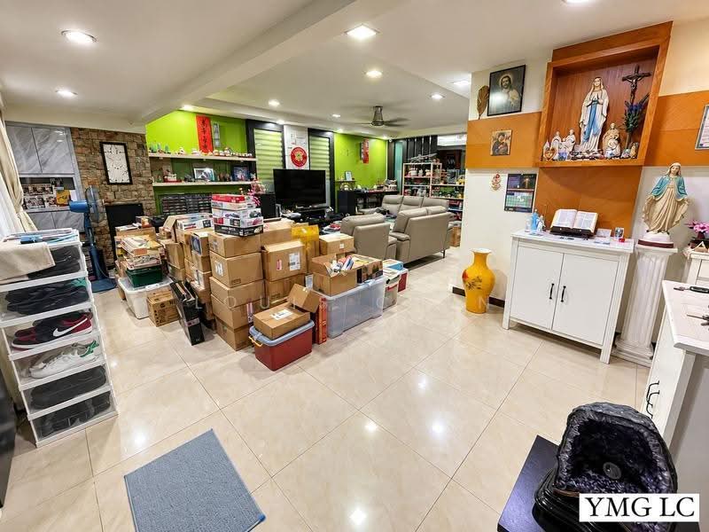 2-storey Terraced House for Sale in Bandar Bukit Tinggi 2 (Klang) - Louis Chan - Living Room - PropertyGuru.com.my