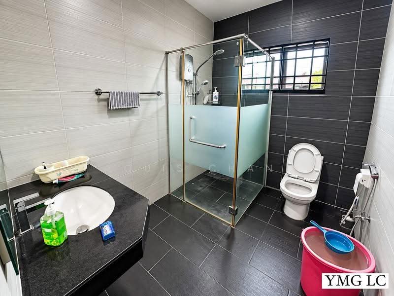 2-storey Terraced House for Sale in Bandar Bukit Tinggi 2 (Klang) - Louis Chan - Bathroom - PropertyGuru.com.my