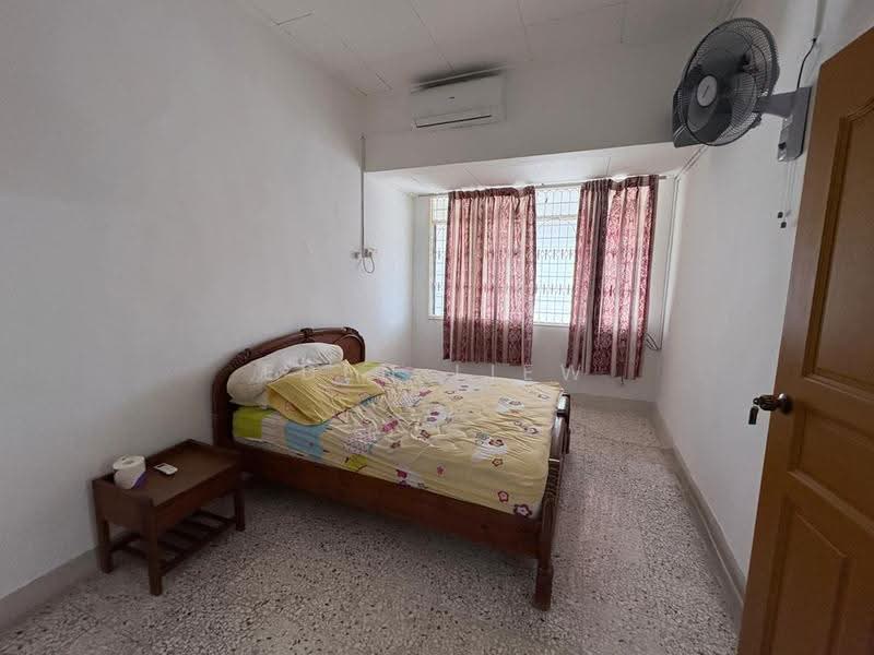 1.5-storey Terraced House for Rent in Taman Pelangi (Johor Bahru) - Eden Liew - Bedroom - PropertyGuru.com.my