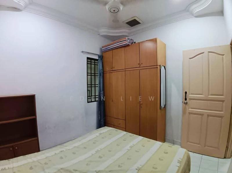 1-storey Terraced House for Sale in Taman Molek (Johor Bahru) - Eden Liew - Bedroom - PropertyGuru.com.my
