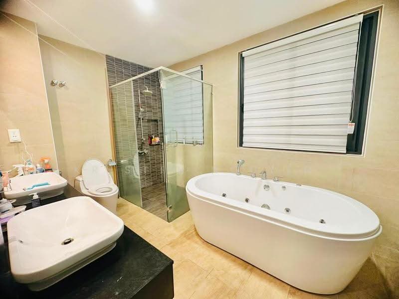 Semi-Detached House for Rent in Setia Eco Glades (Cyberjaya) - Kristen Nguyen - Master Bathroom - PropertyGuru.com.my