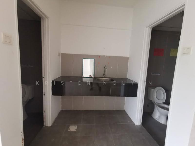 Shop / Office for Sale in Kelana Jaya (Petaling Jaya) - Kristen Nguyen - Bathroom - PropertyGuru.com.my
