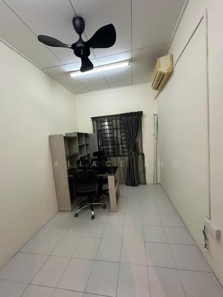 Rumah Teres 2-Tingkat untuk Dijual di Kelapa Sawit (Kulai) - Wallace Ang - Study - PropertyGuru.com.my