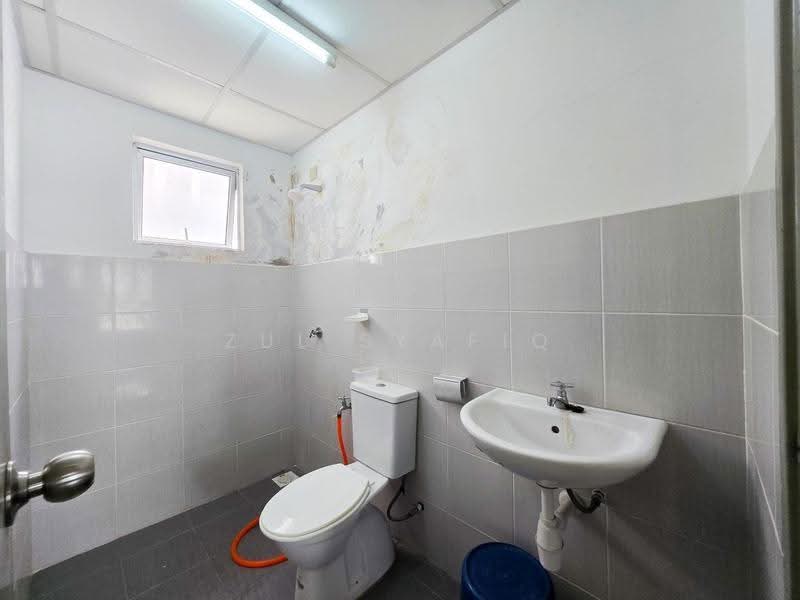 Condominium for Sale at 1 Razak Mansion - Zul Syafiq - Bathroom - PropertyGuru.com.my